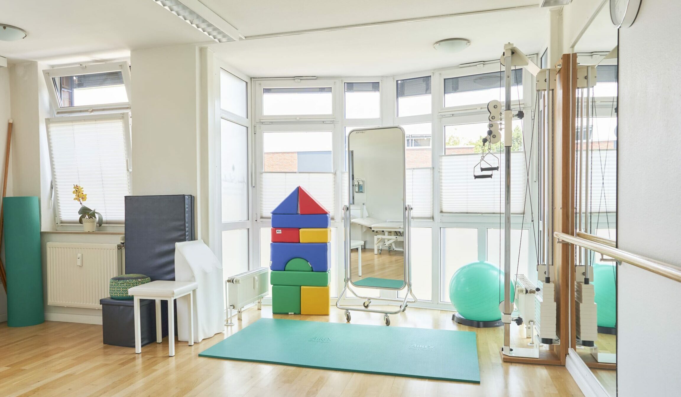 Unsere Physiotherapiepraxis – der Bewegungsraum Unsere Physiotherapiepraxis – der Bewegungsraum